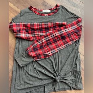 Women’s medium long sleeve with red plaid, size medium🩶❤️